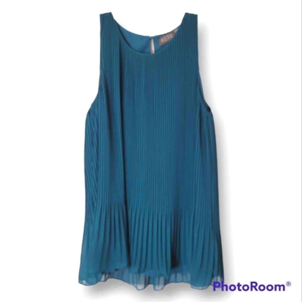 ASTR teal green chiffon pleated lined sleeveless top